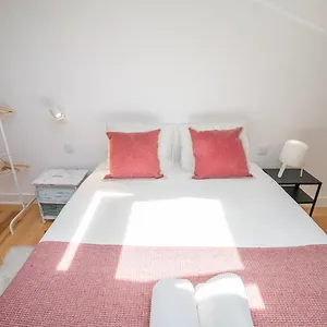 guestready-flamingos-house.hotels-lisbon-portugal.com/